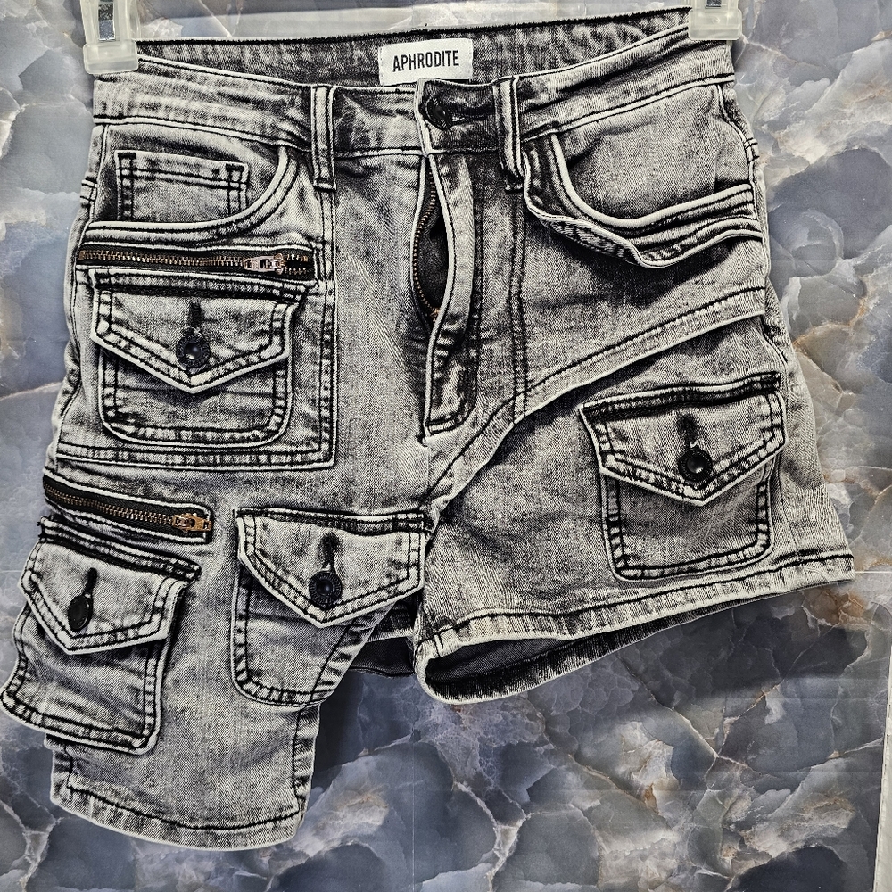 Aphrodite multi-pocket cargo denim shorts Size S(26) Style#AP6461 Offset Wrap